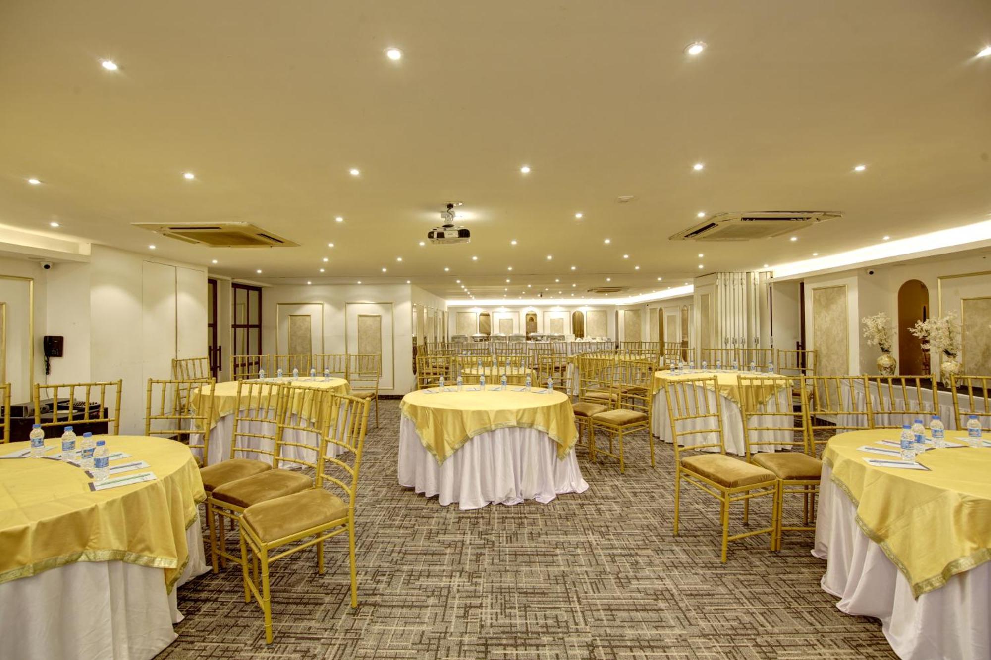 Hotel Town Grand Patel Nagar نيودلهي المظهر الخارجي الصورة
